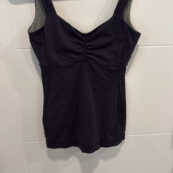 🏴 Lululemon Black Women's Top with built in bra size 6 - Picture 4 of 8
